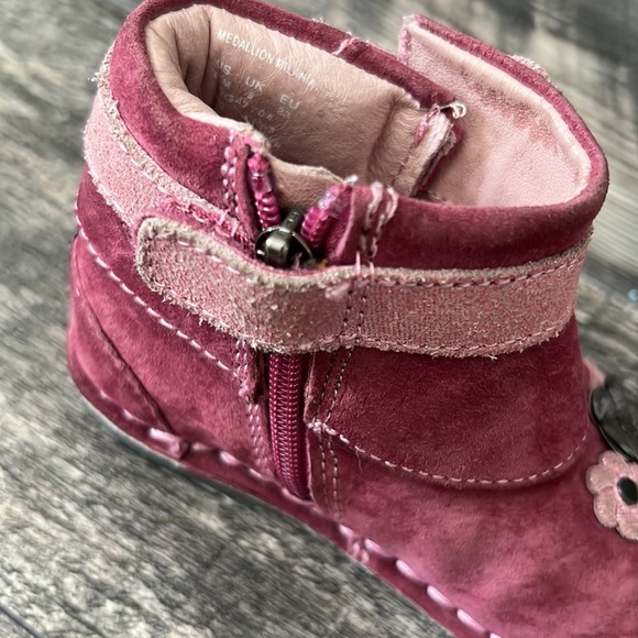 Stride Rite boots medallion Milania collection purple suede size 6.5 toddler - Picture 2 of 8